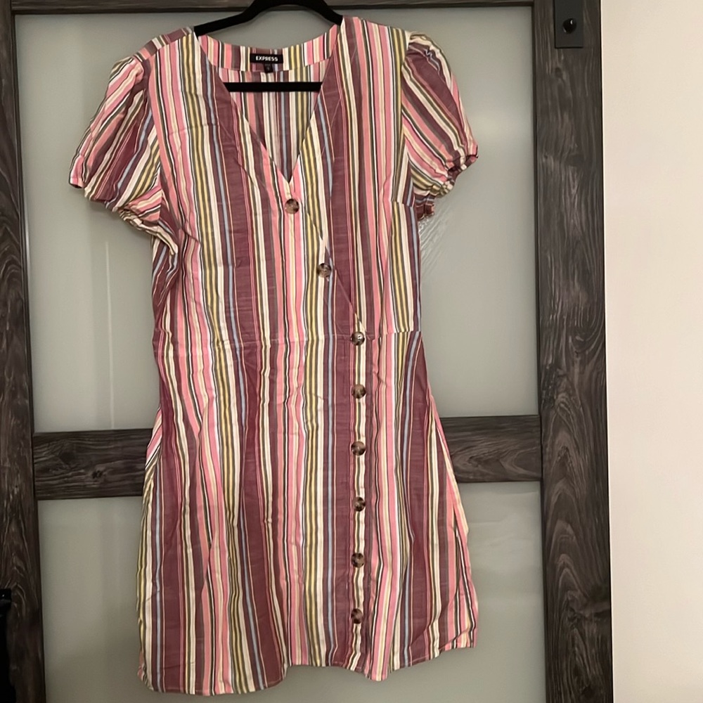 Express multi-colored, with detailed button front